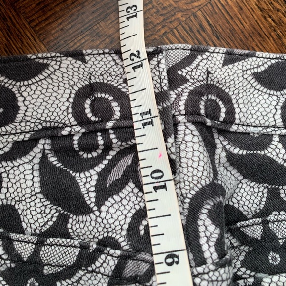 7 For All Mankind Patterned Jeans size 24 - Picture 4 of 13